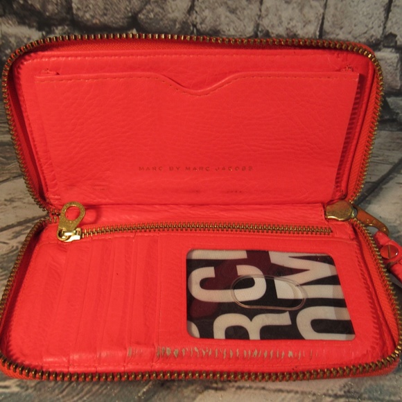 Marc Jacobs Neon Orange Zip Wallet - Picture 6 of 8